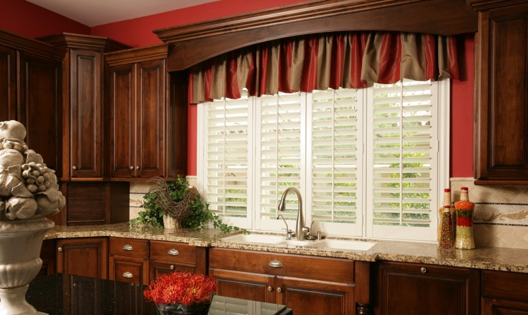 Honolulu kitchen shutter and cornice valance